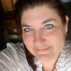 Meet your Posher, Cynthia